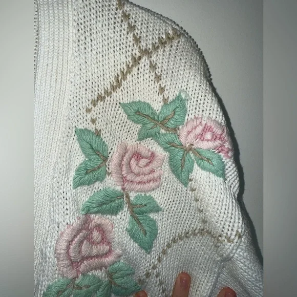 Studio VINTAGE Michelle Stuart Floral White Crocheted Cardigan Medium - Picture 7 of 7